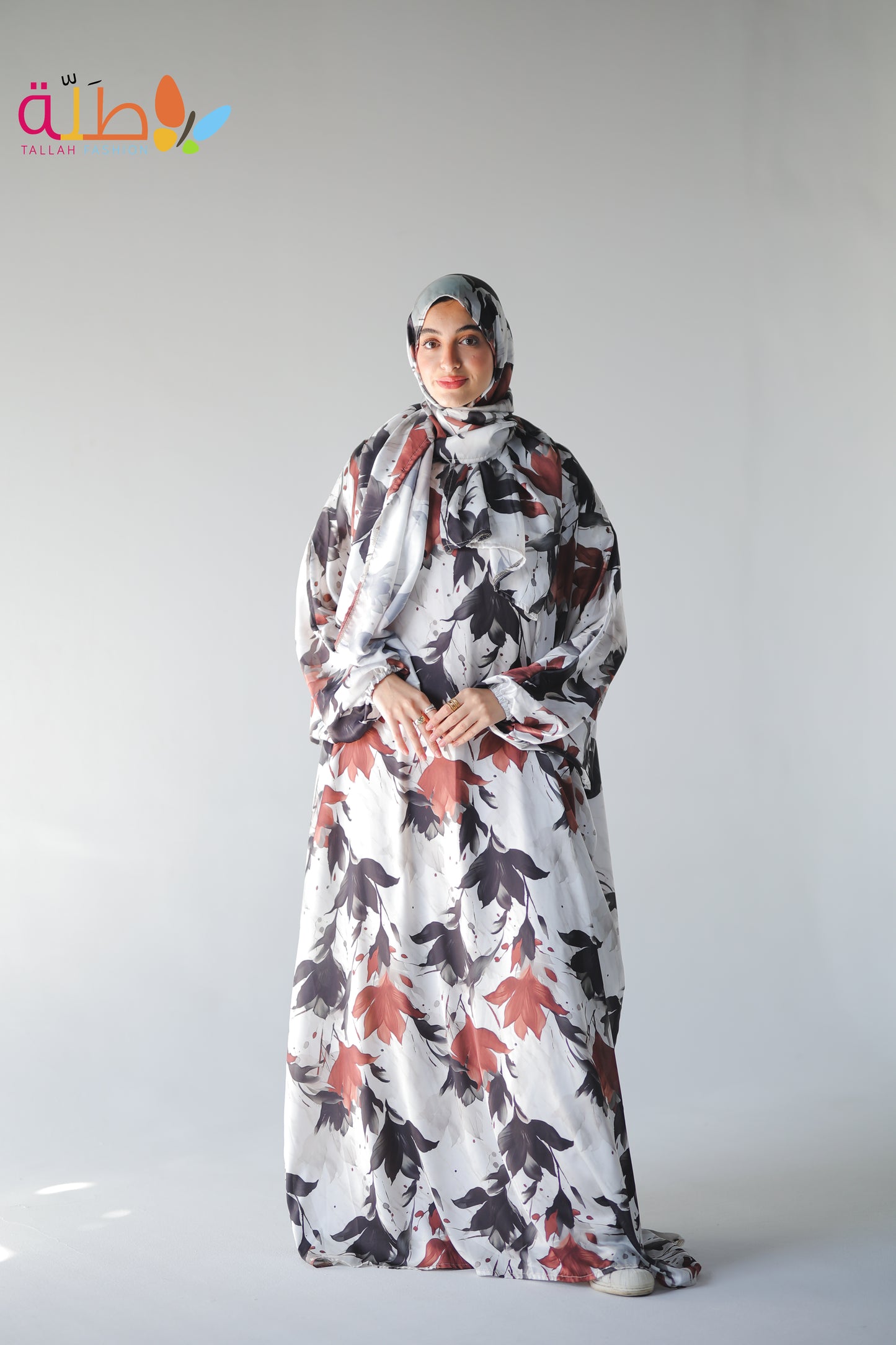 Malhafa Satin - white & flowers