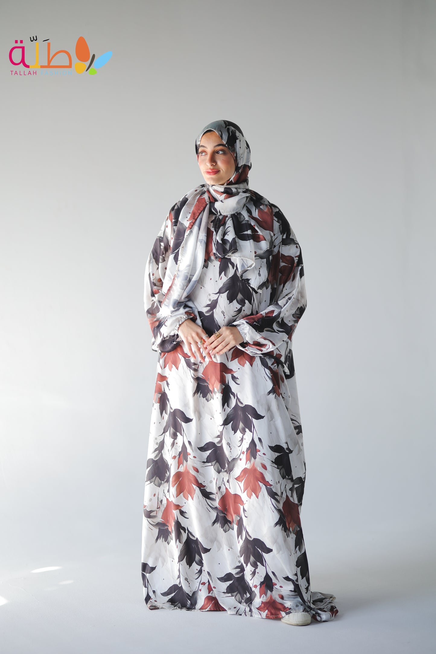 Malhafa Satin - white & flowers