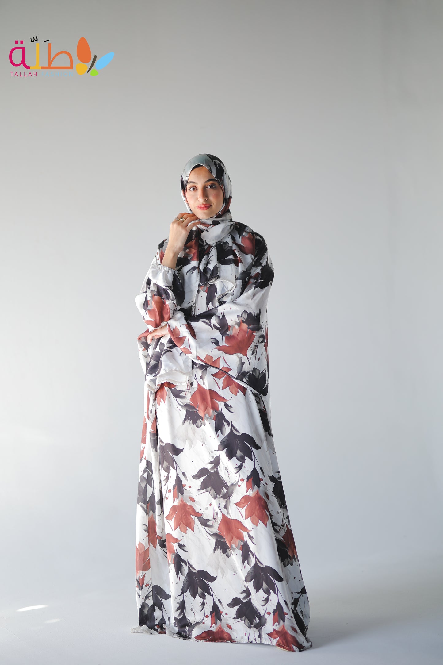 Malhafa Satin - white & flowers