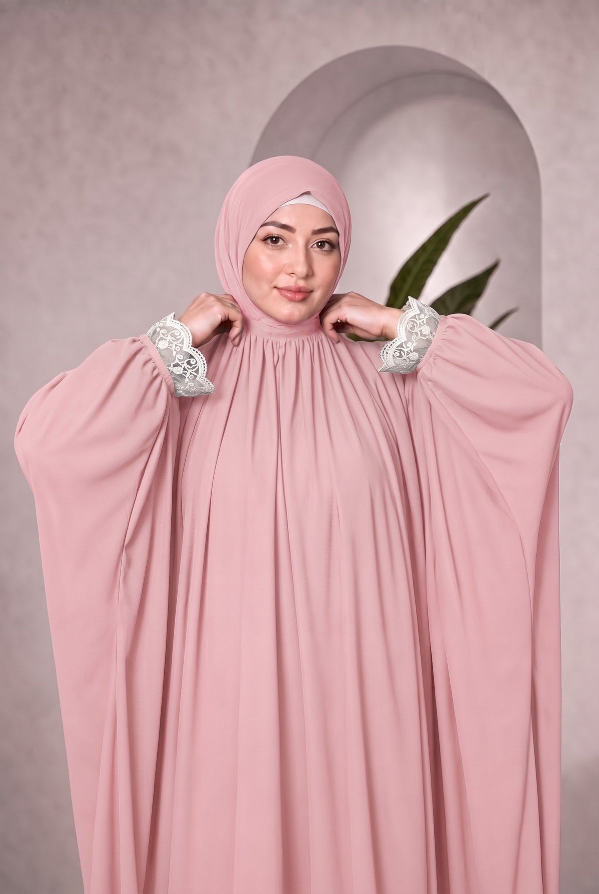 Indonesian Isdal — Viscose — Dusty pink, lace cuff trim
