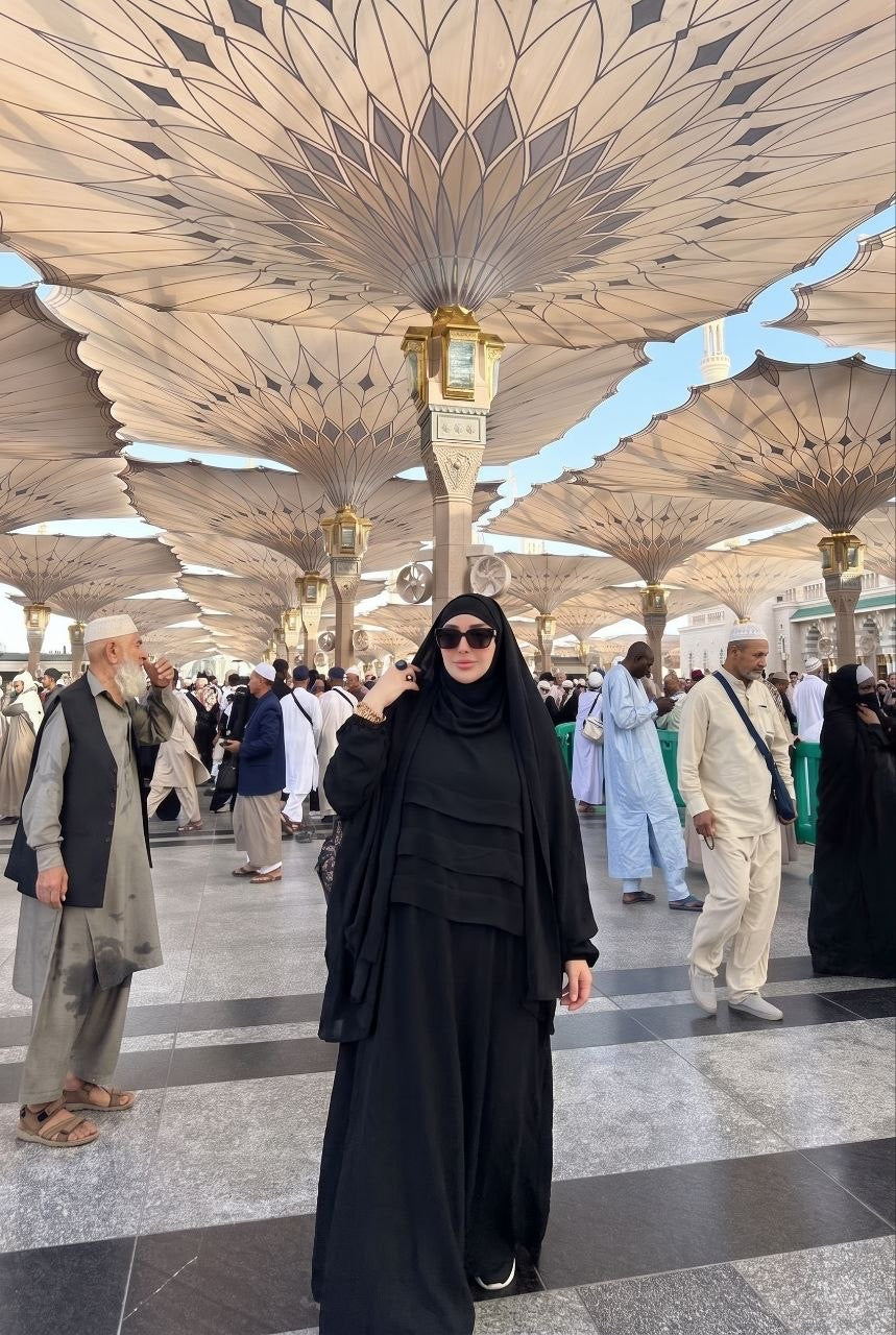 Omrah harir abaya