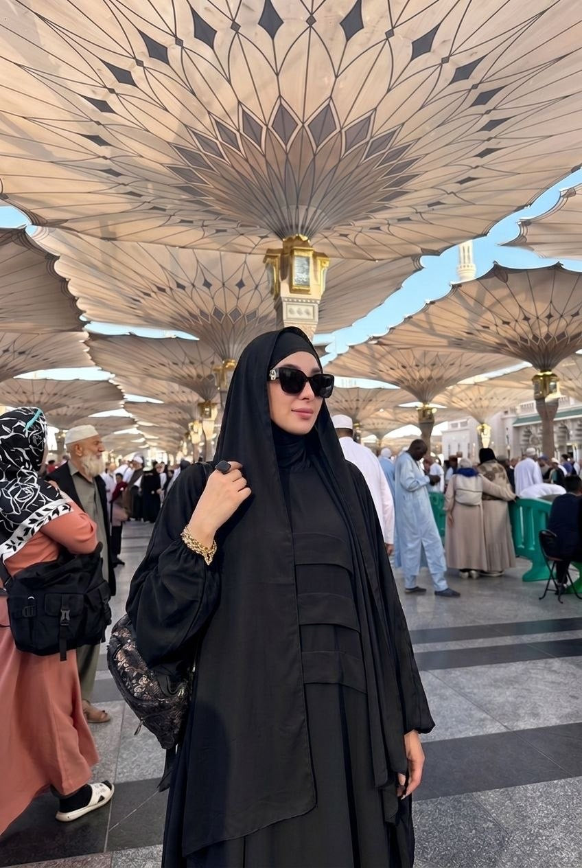 Omrah harir abaya