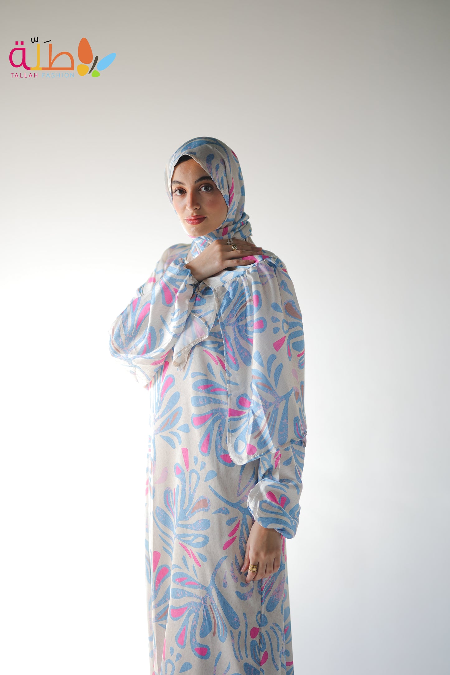 Isdal staan - white, baby blue and pink  flowers