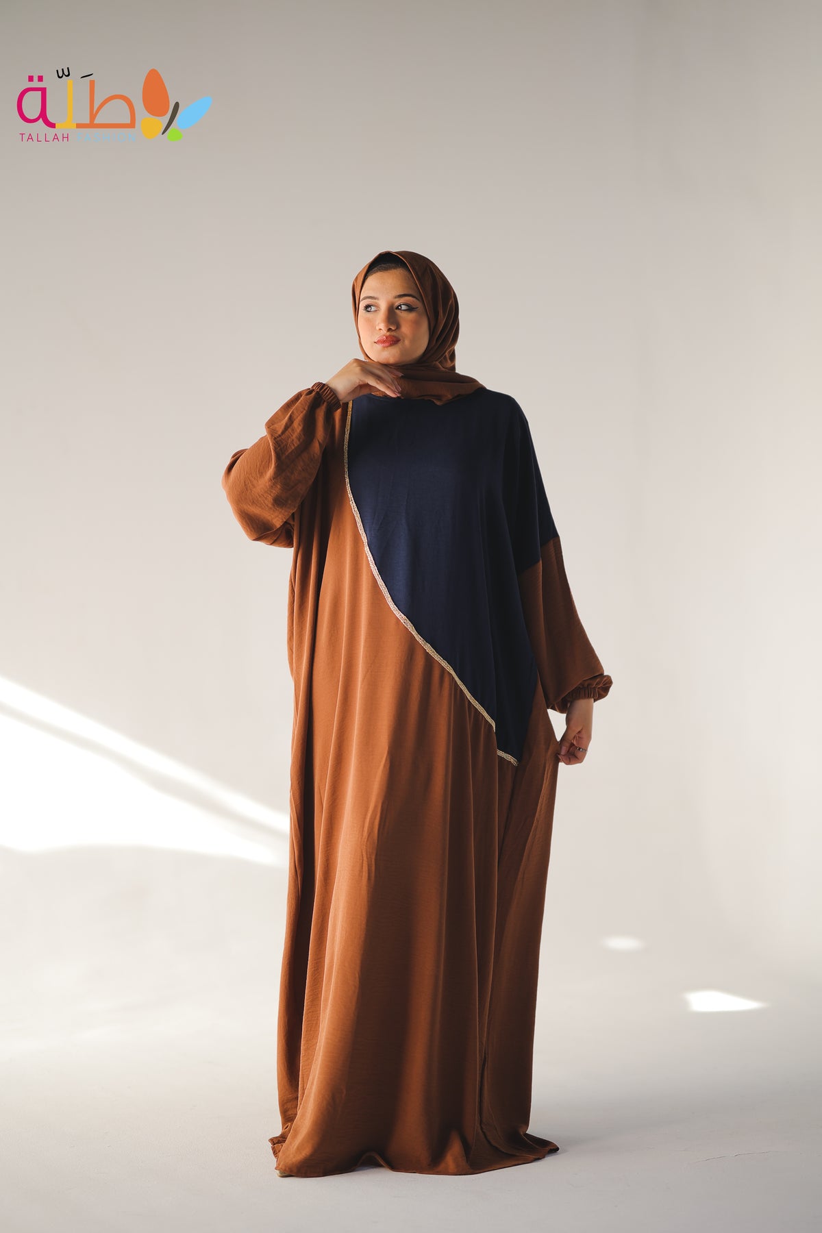 Isdal — CY — Rust, navy panel trim