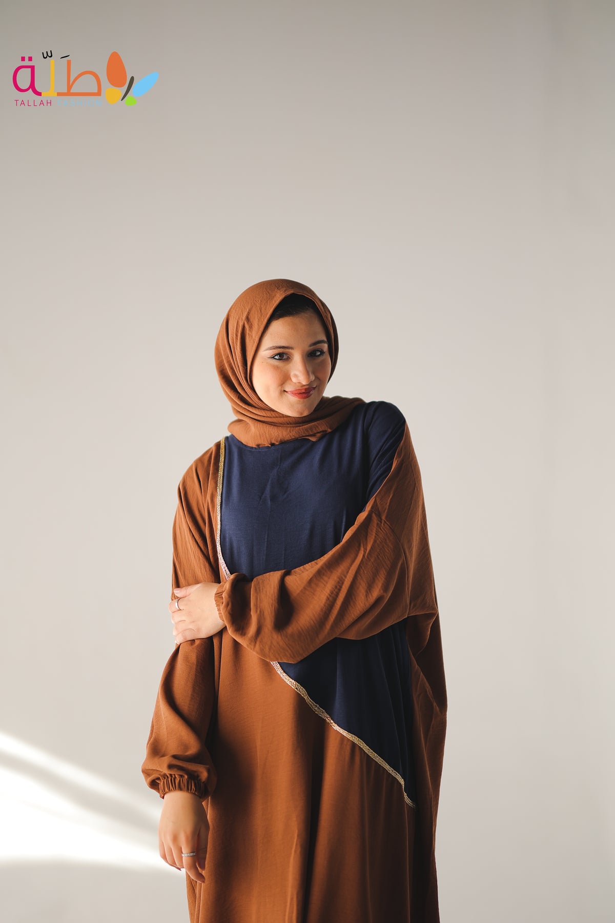 Isdal — CY — Rust, navy panel trim