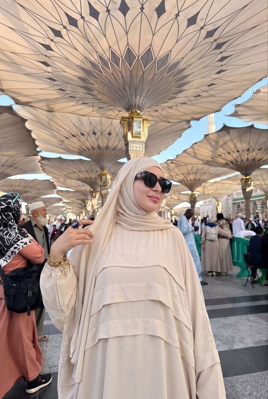 Omrah harir abaya