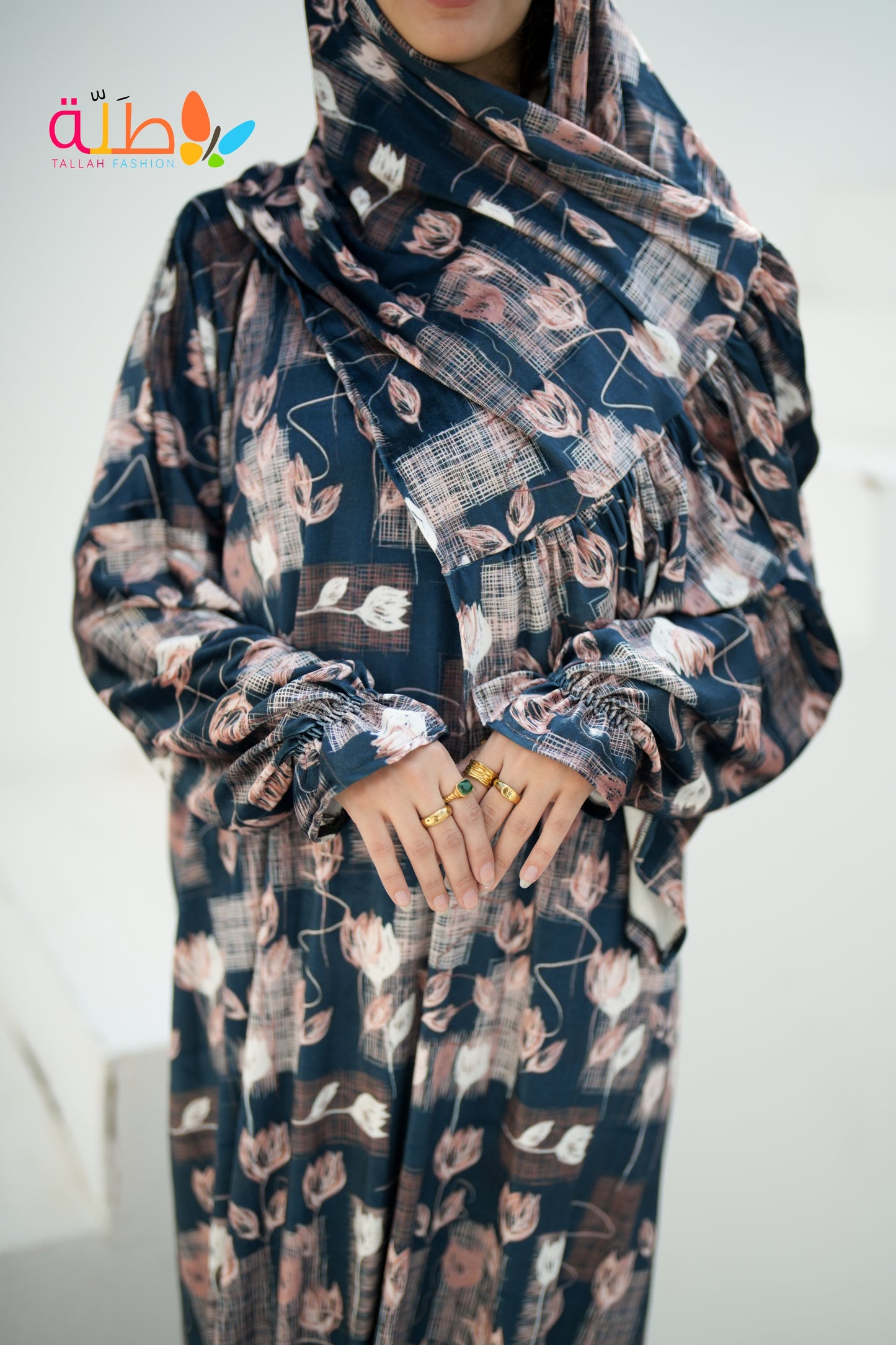 Isdal - Calm blue floral design