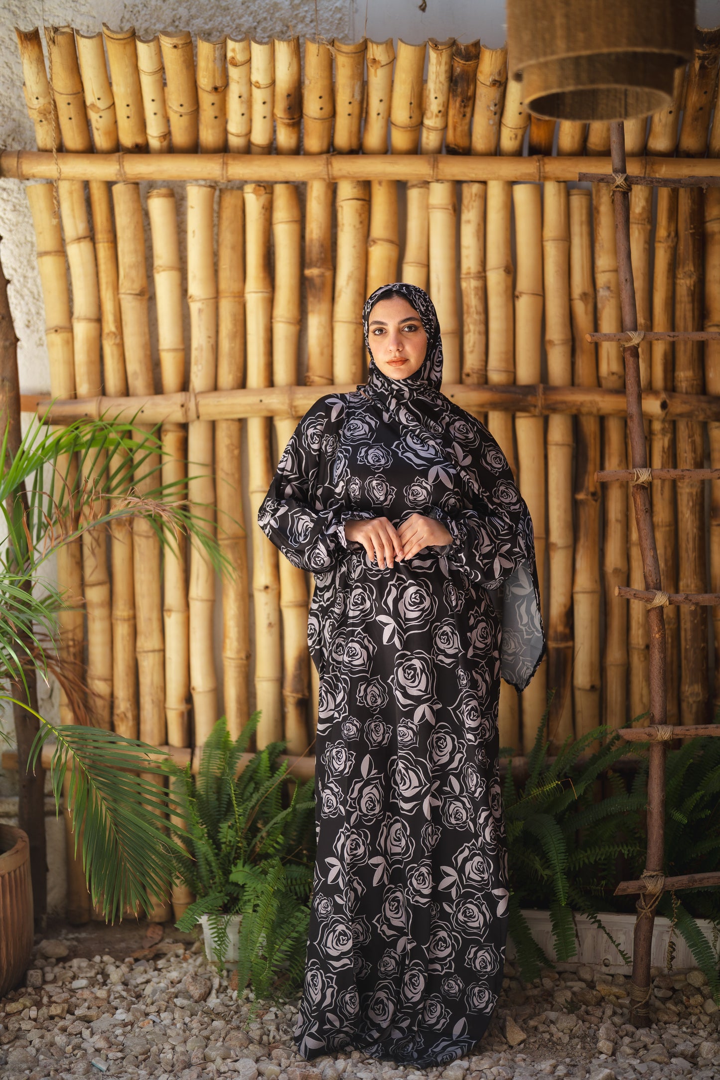 Isdal satin - black n white