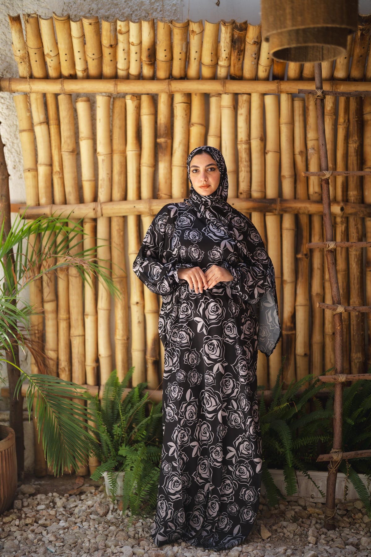 Isdal satin - black n white