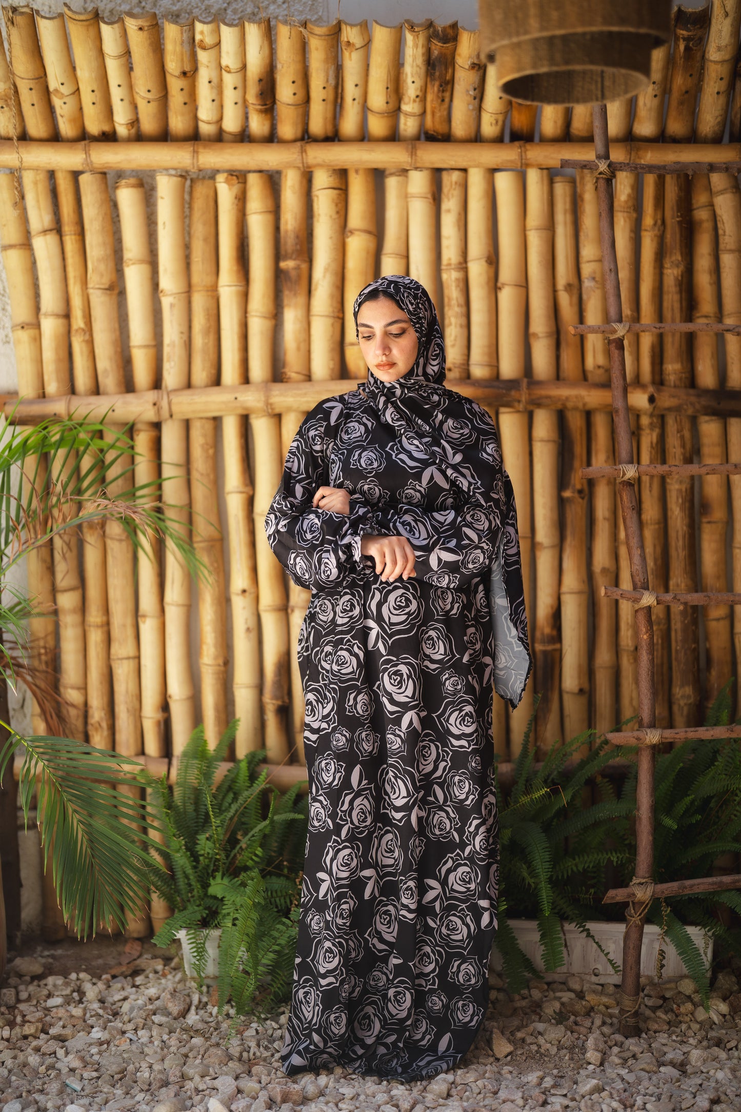 Isdal satin - black n white