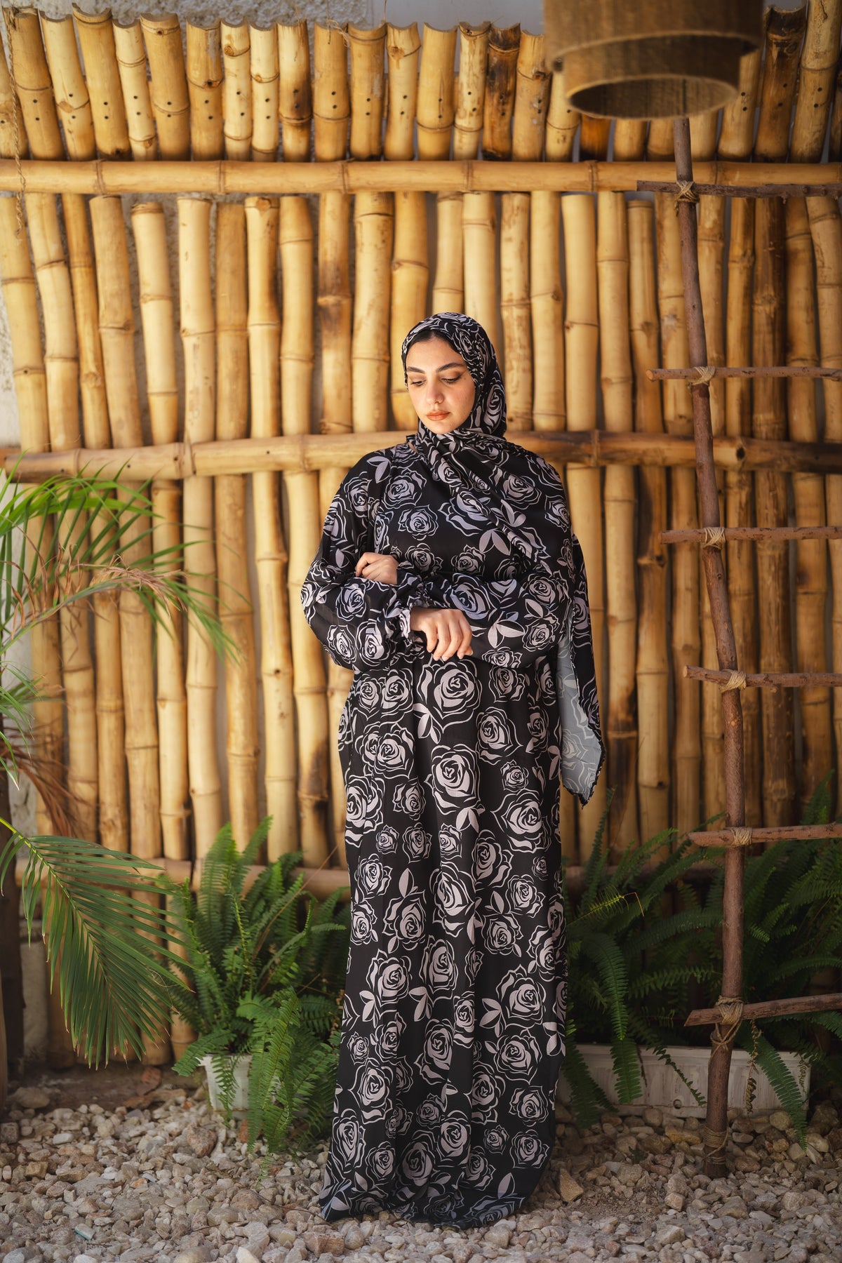 Isdal satin - black n white