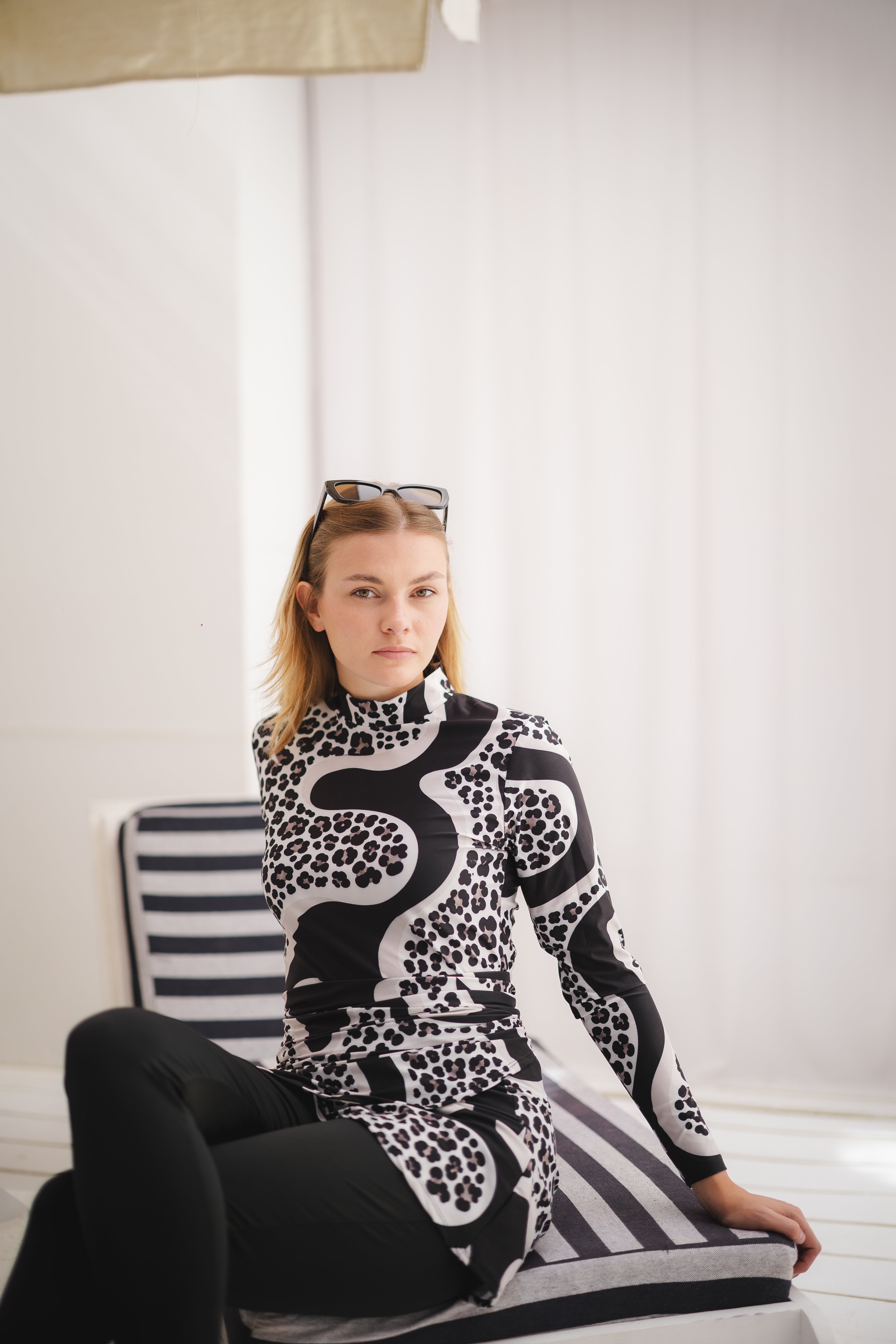 burkini - black & white rocks