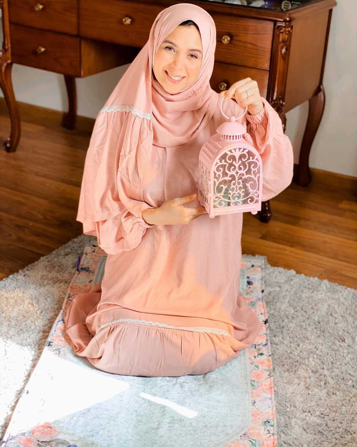 Isdal — Viscose — Blush pink, lace trim