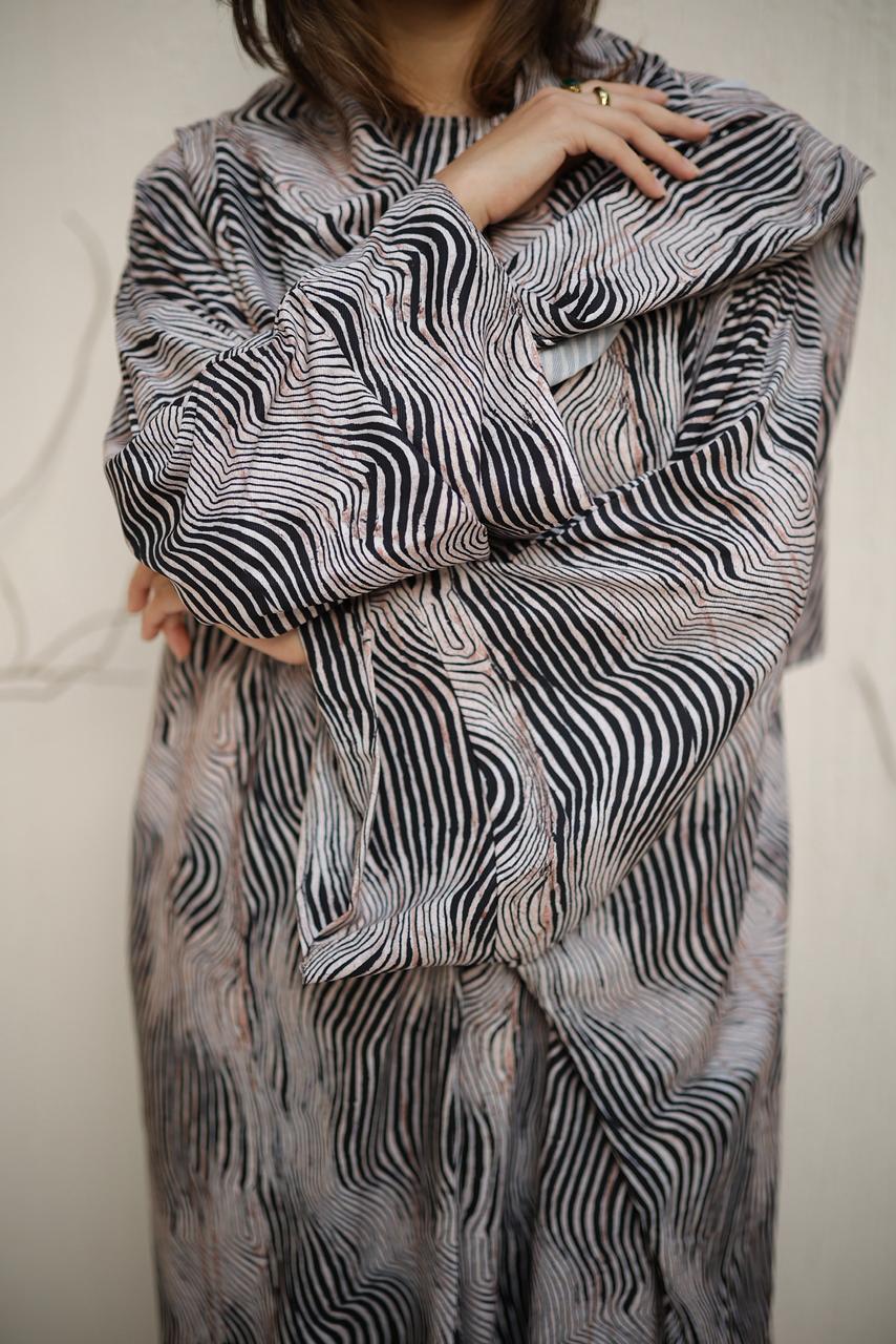 Malhafa soft - grey squiggles