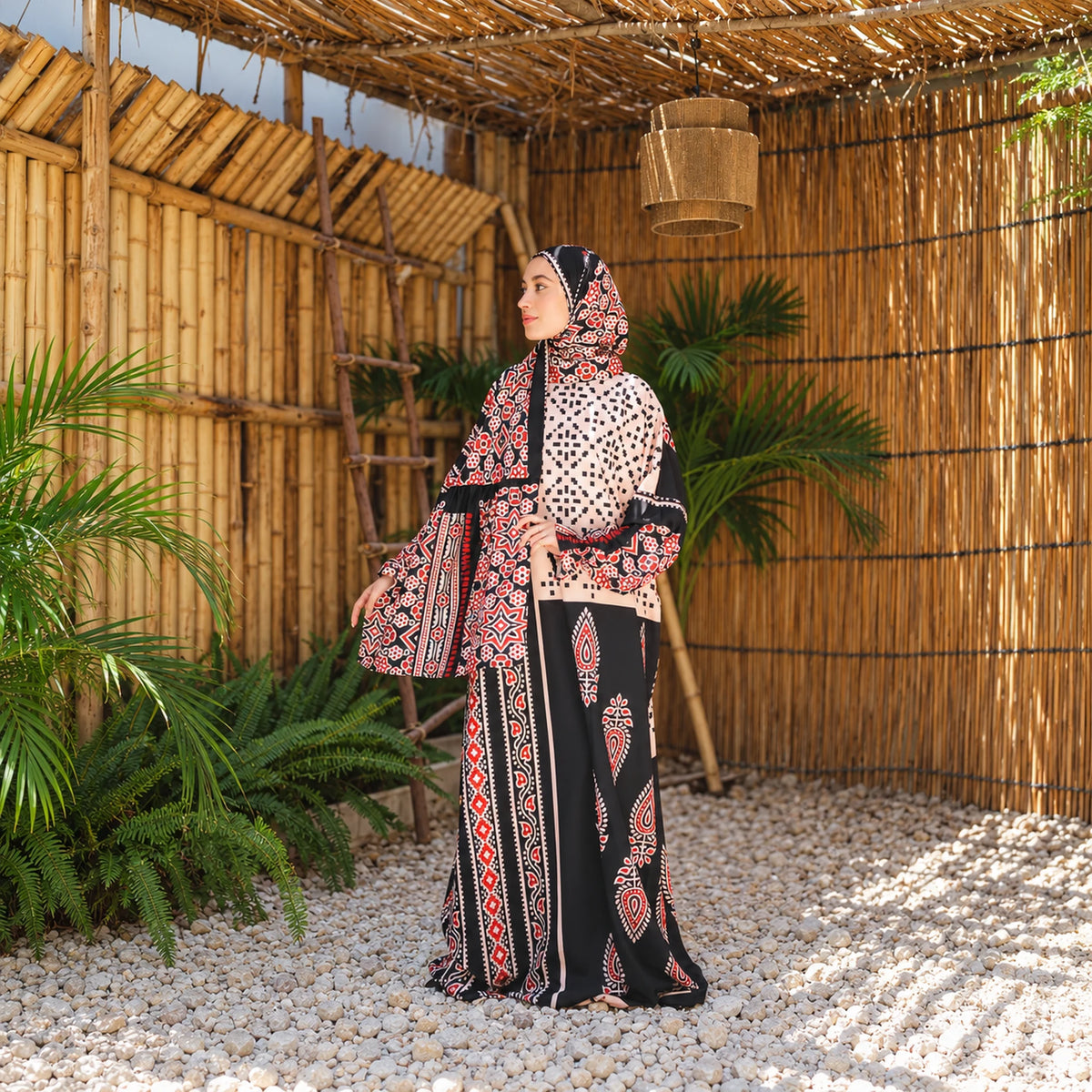 Isdal in Soft Mabrad in Black & blush, mixed ornamental print with matching veil, gallery view 2.