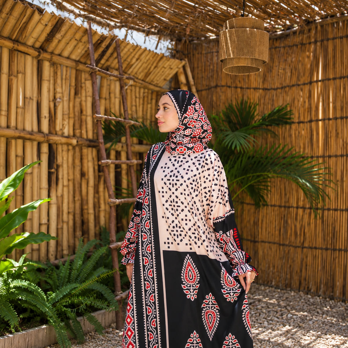 Isdal in Soft Mabrad in Black & blush, mixed ornamental print with matching veil, gallery view 4.