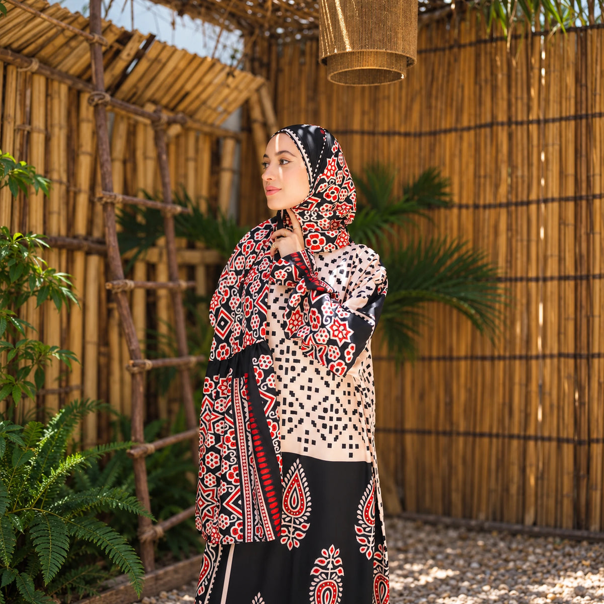 Isdal in Soft Mabrad in Black & blush, mixed ornamental print with matching veil, gallery view 7.