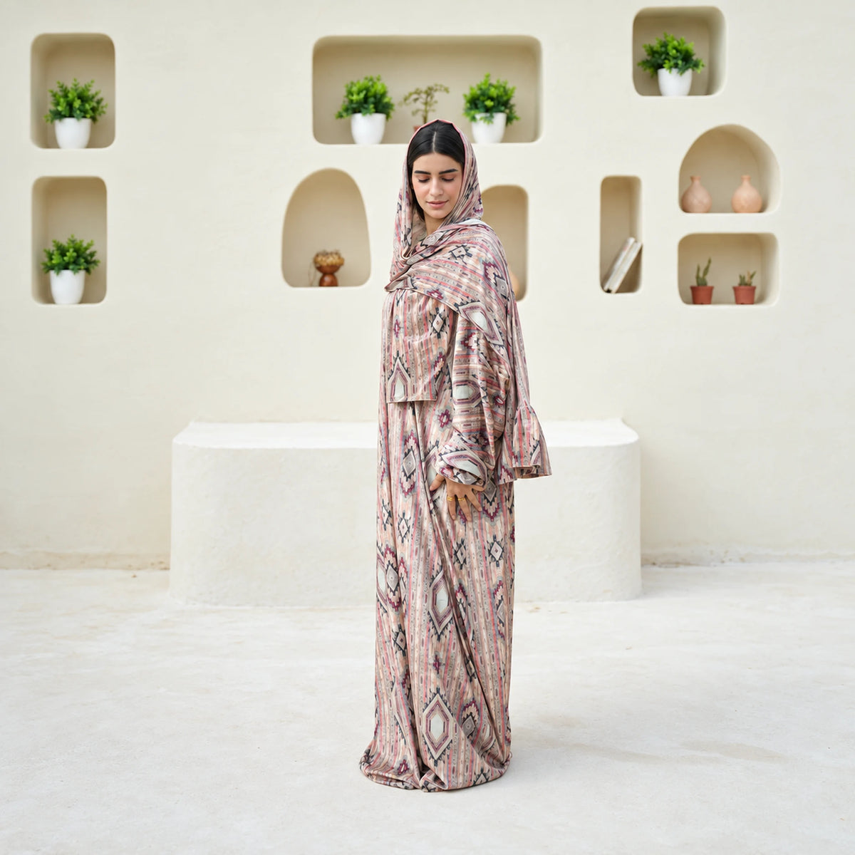 Tallah Beige & brown, geometric print Velvet Isdal with matching veil, product view 4.