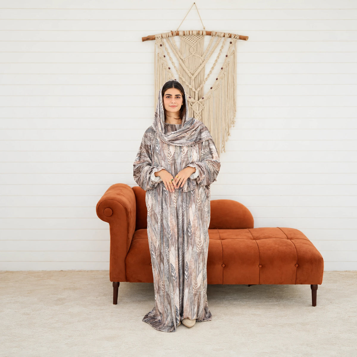 Tallah Grey & beige, wheat print Velvet Isdal with matching veil, product view 1.