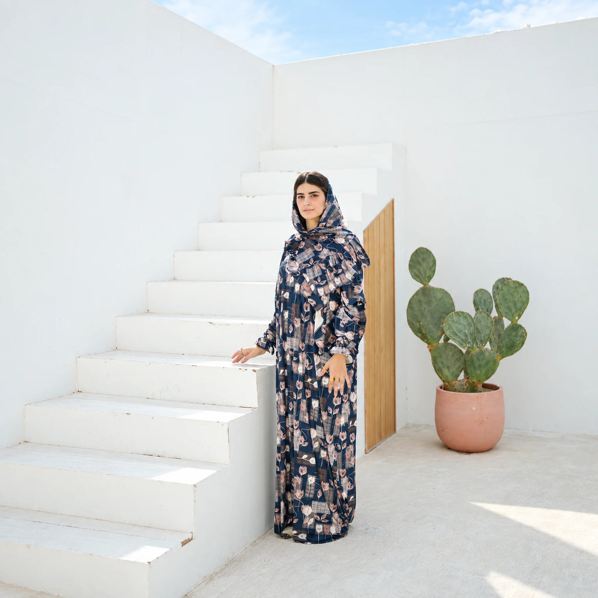Tallah Navy & cream, floral print Velvet Isdal with matching veil, product view 2.