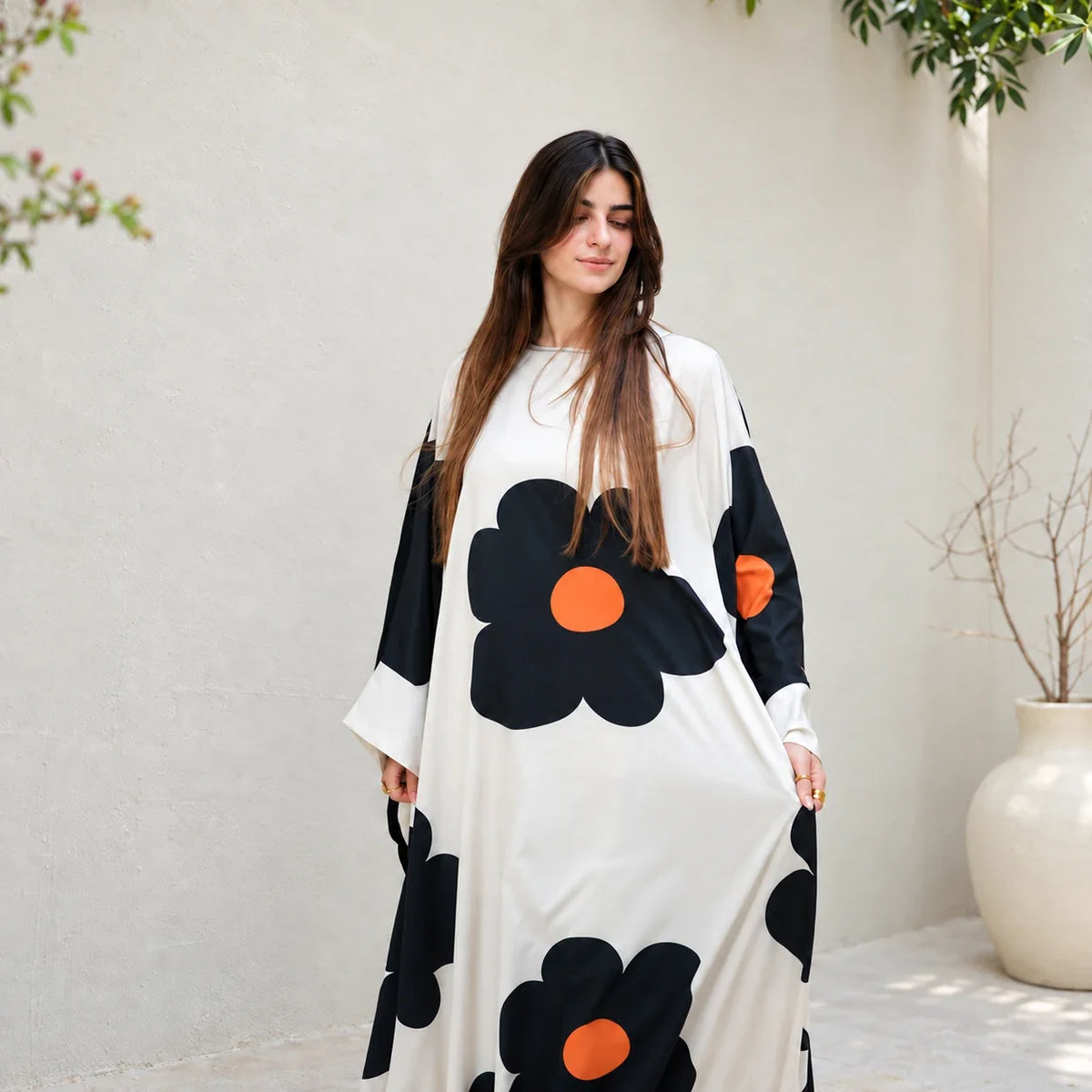 Tallah white and black daisy-motif Mix Soft & Viscose Isdal — square product view
