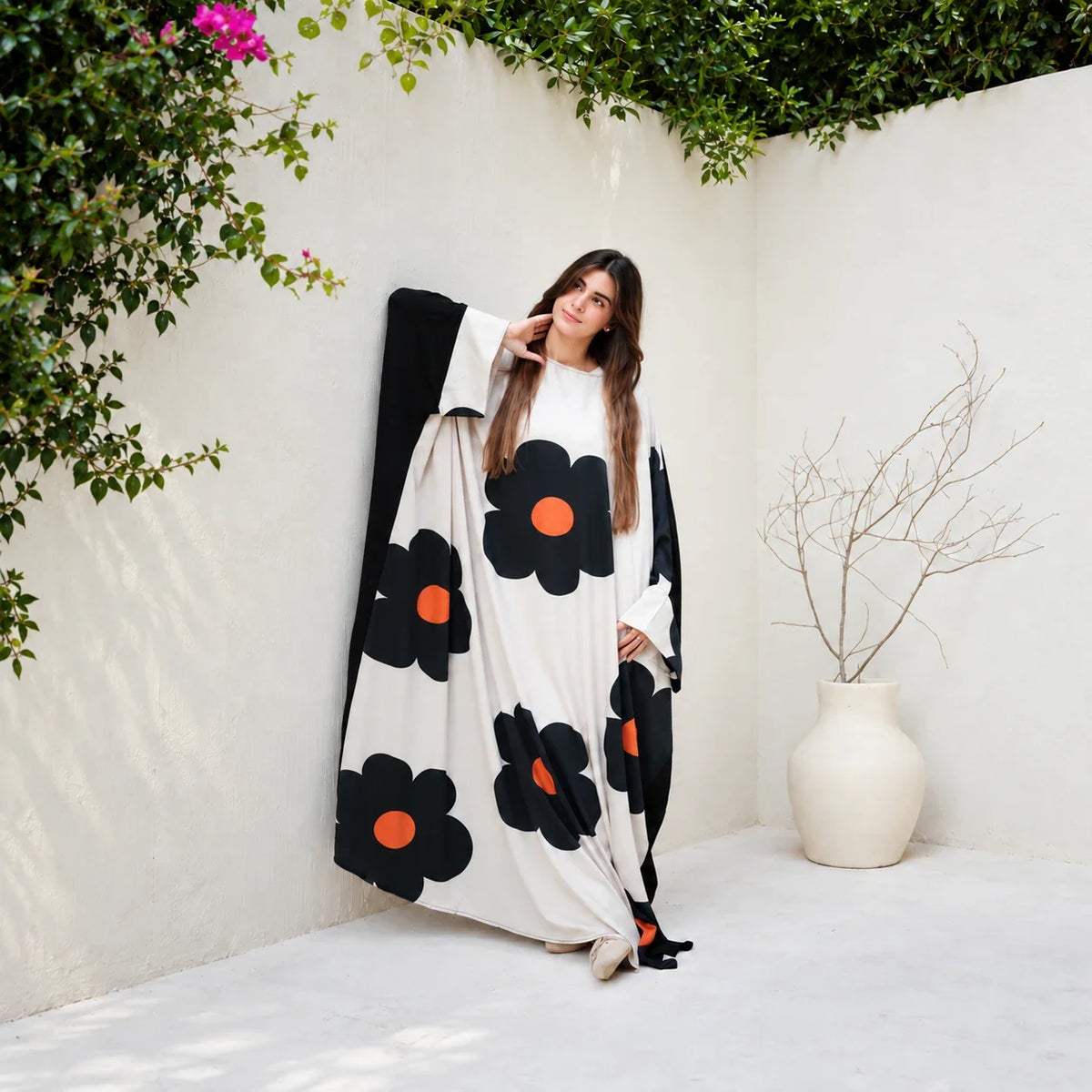 Tallah white and black daisy-motif Mix Soft & Viscose Isdal — square full-length product view